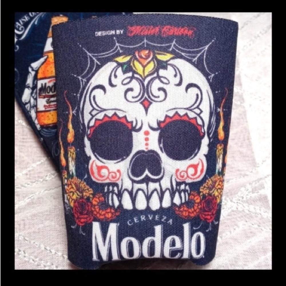 Modelo Skull Can Koozies